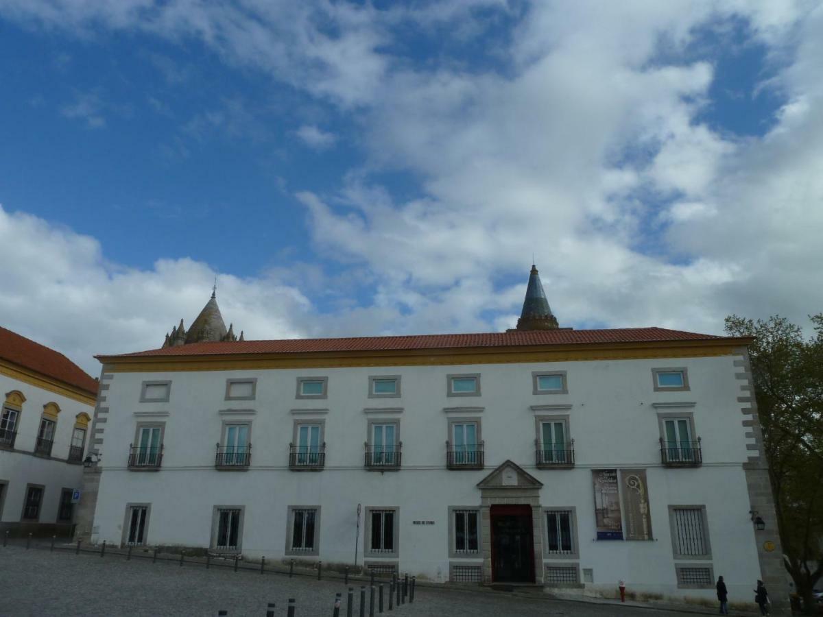 Ferienwohnung Casa Do Largo Do Colegio Évora Exterior foto